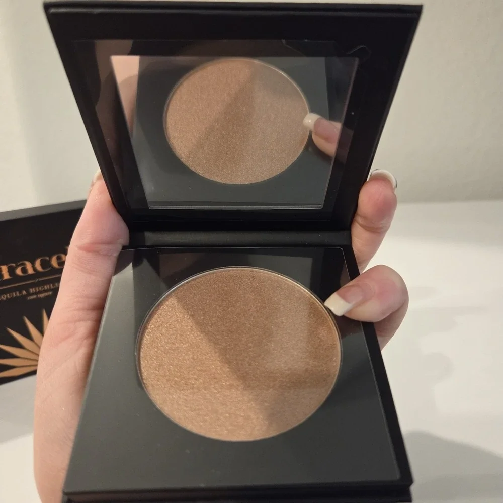 Araceli Beauty Tequila Highlighter In Blanco Vegan NEW IN BOX MSRP$24